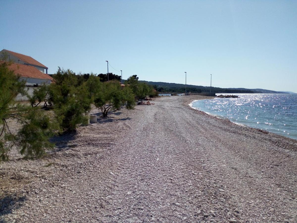 Apartments Zvonimir,Place By The Sea Mirce 外观 照片