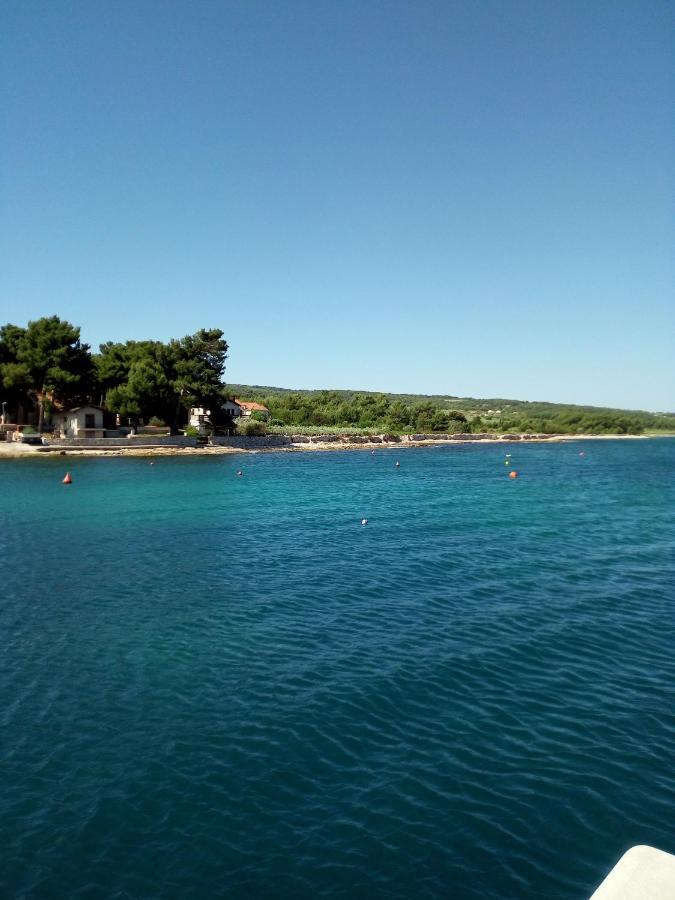Apartments Zvonimir,Place By The Sea Mirce 外观 照片