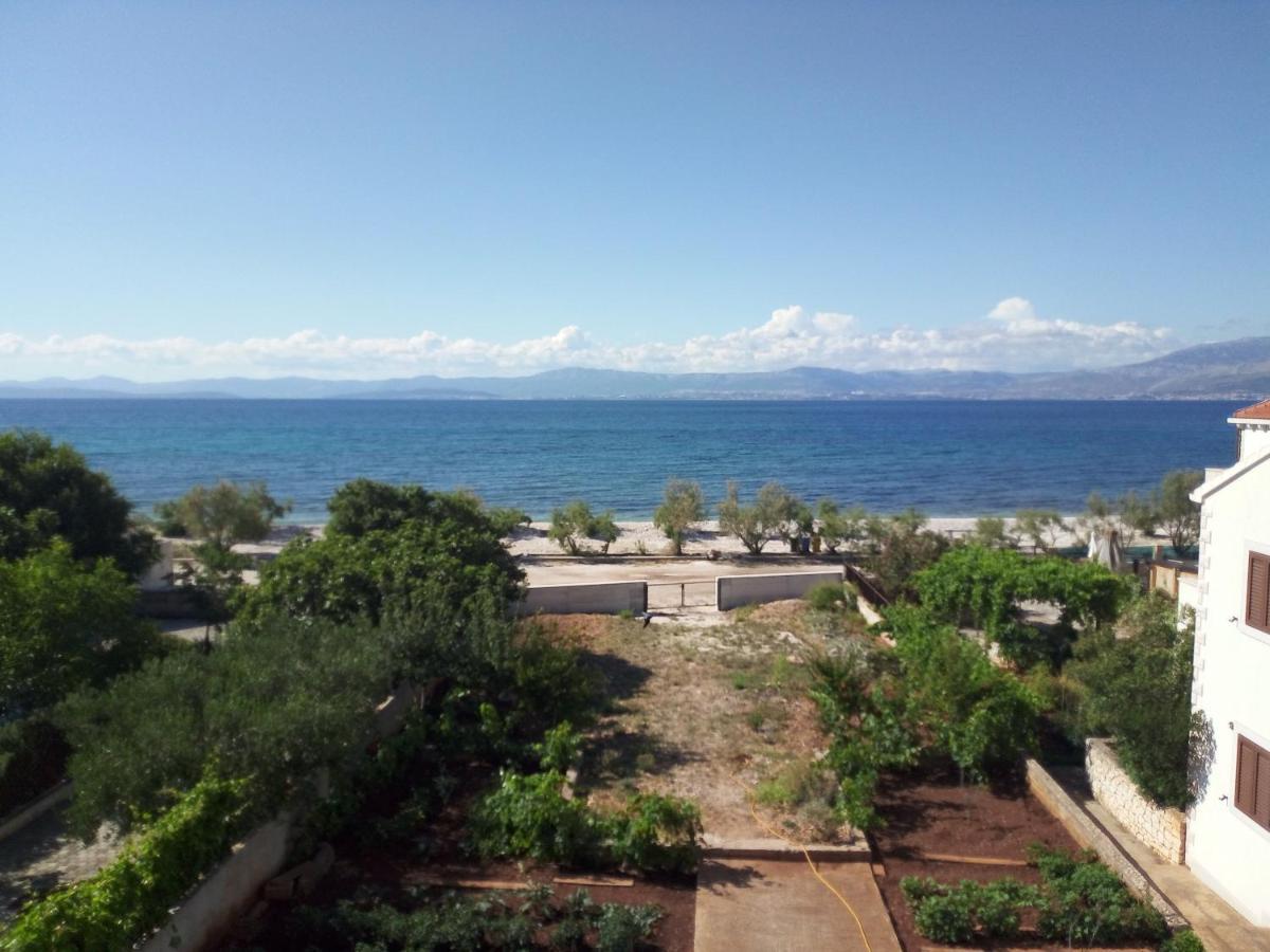 Apartments Zvonimir,Place By The Sea Mirce 外观 照片