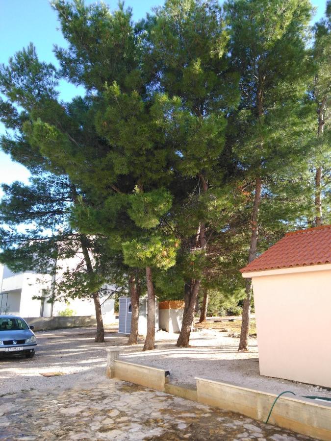 Apartments Zvonimir,Place By The Sea Mirce 外观 照片