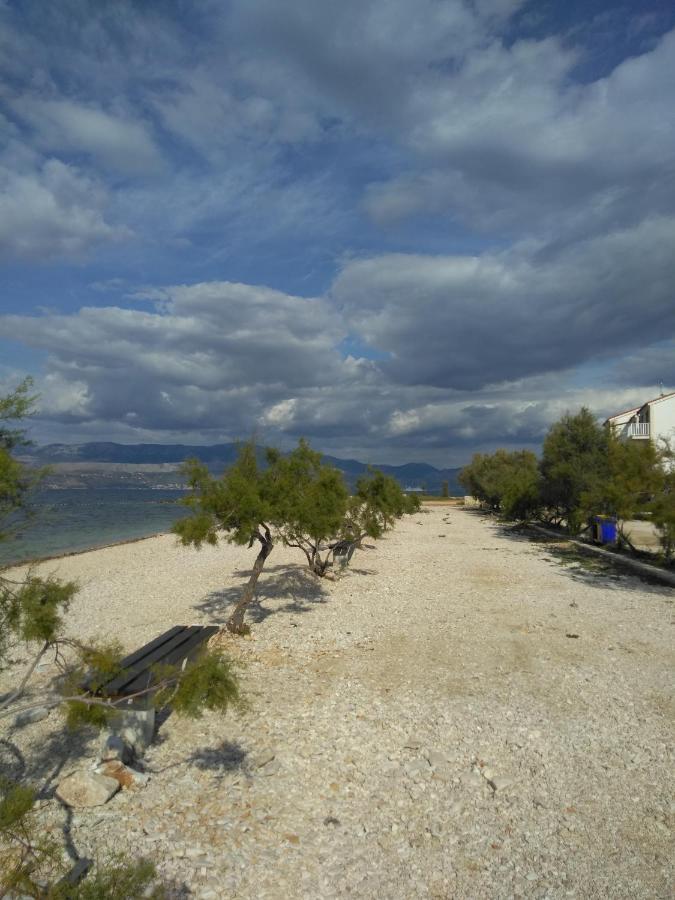 Apartments Zvonimir,Place By The Sea Mirce 外观 照片
