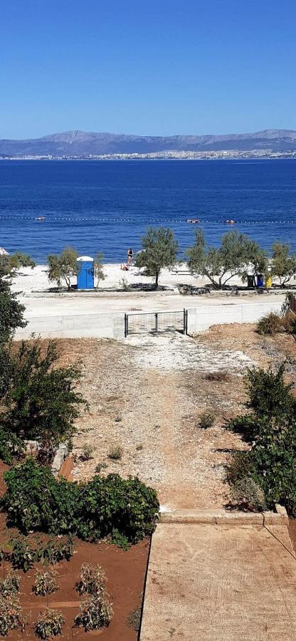 Apartments Zvonimir,Place By The Sea Mirce 外观 照片