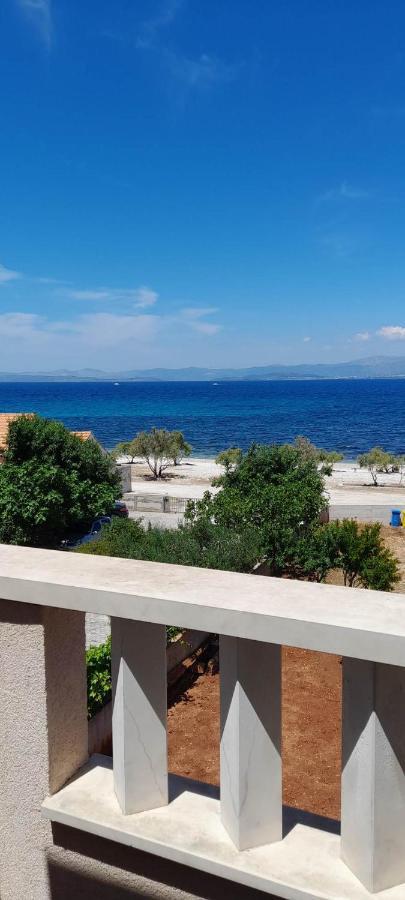 Apartments Zvonimir,Place By The Sea Mirce 外观 照片