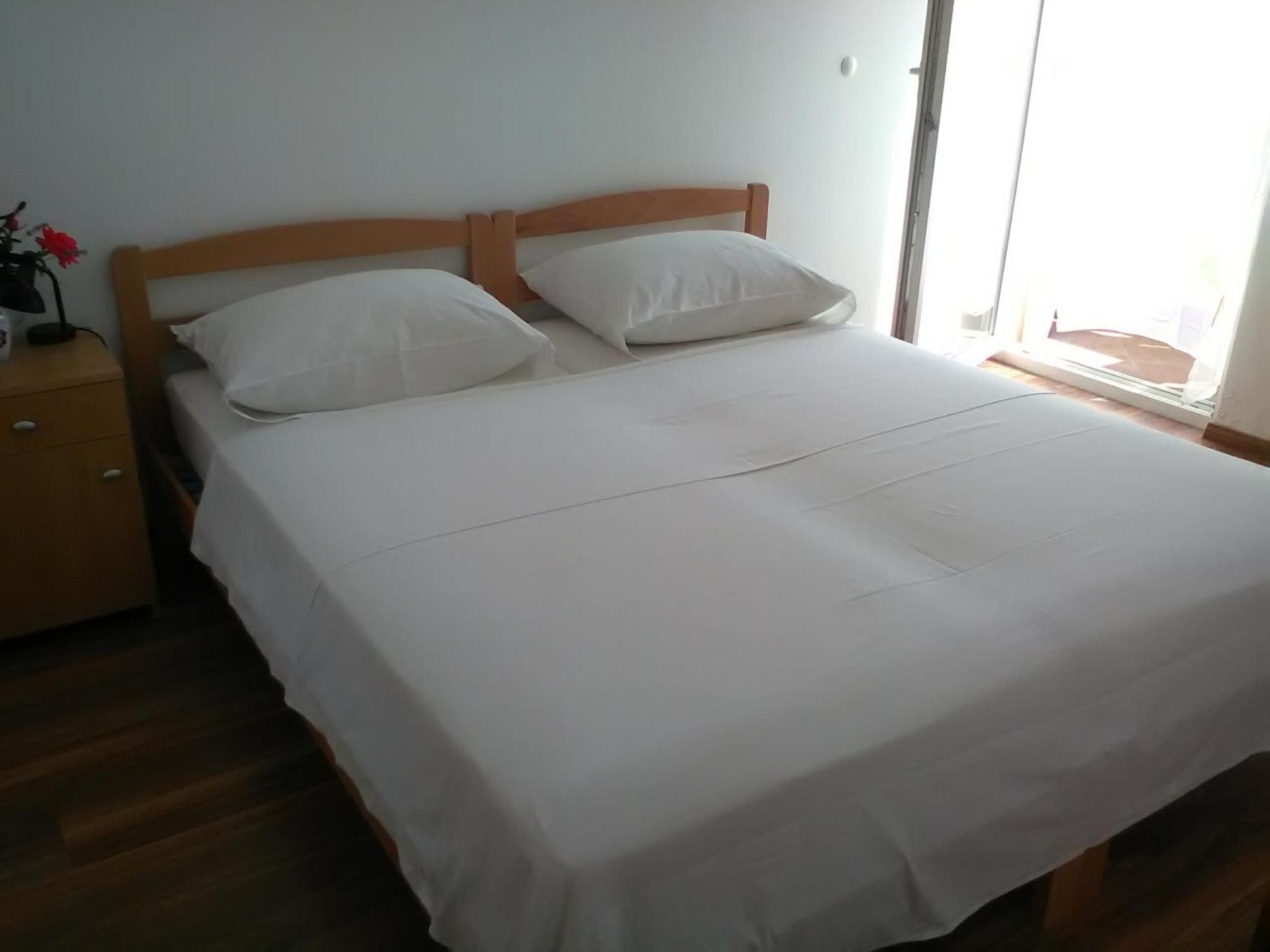 Apartments Zvonimir,Place By The Sea Mirce 外观 照片