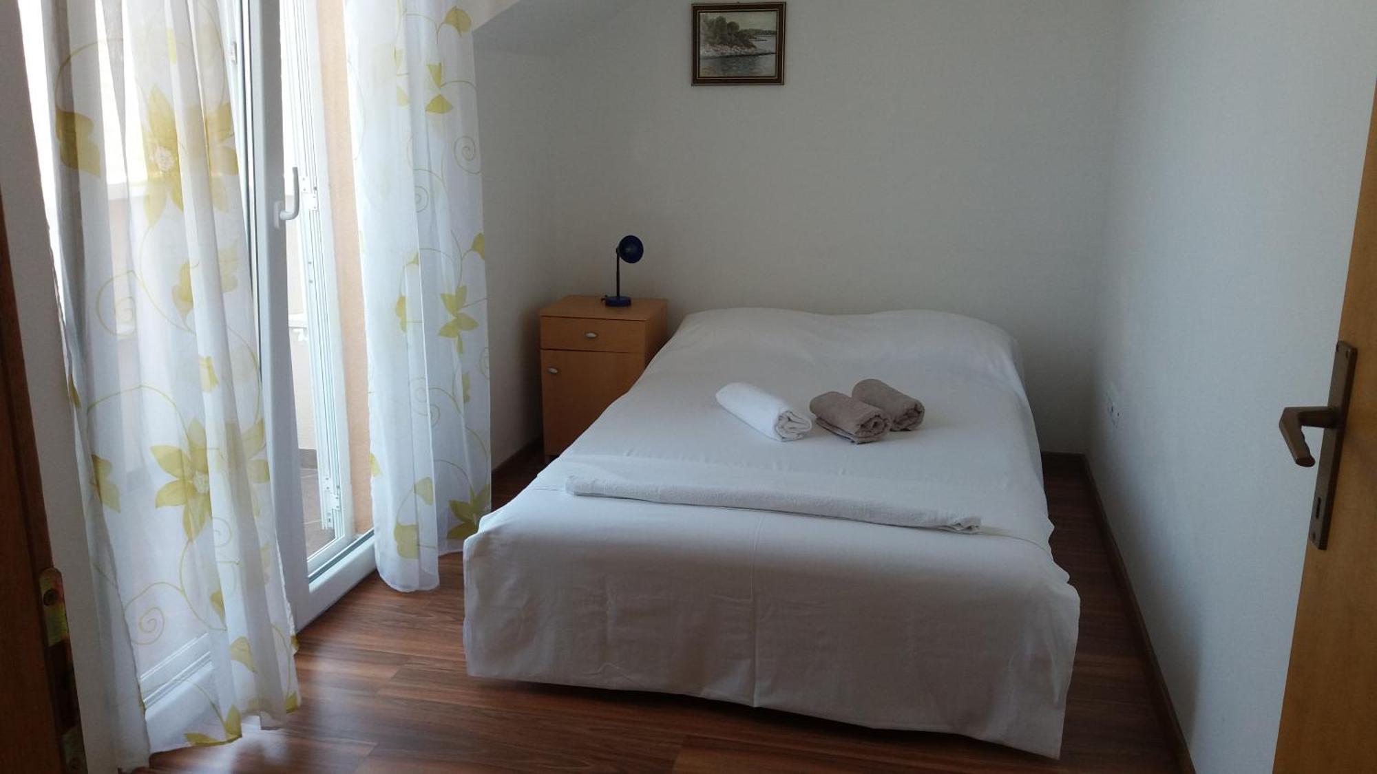 Apartments Zvonimir,Place By The Sea Mirce 外观 照片