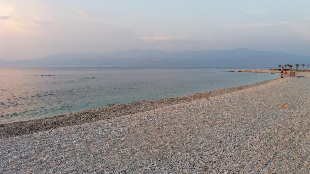 Apartments Zvonimir,Place By The Sea Mirce 外观 照片