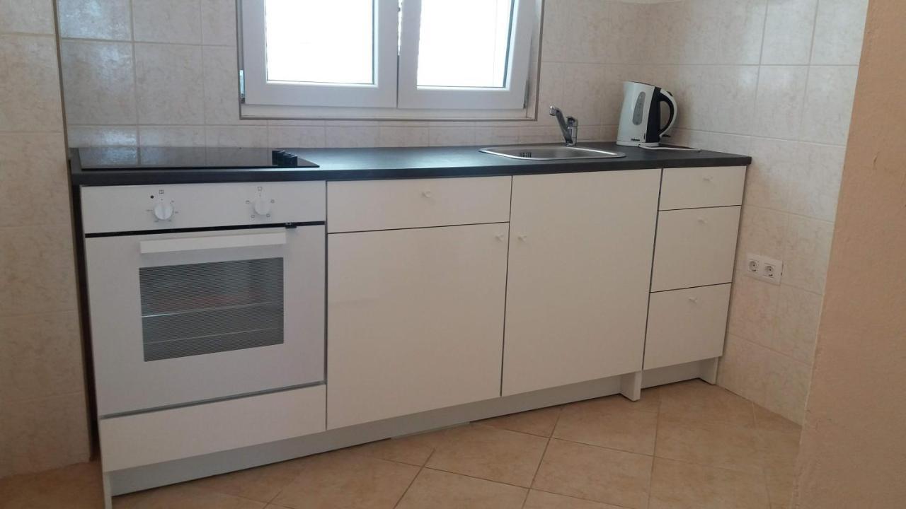 Apartments Zvonimir,Place By The Sea Mirce 外观 照片
